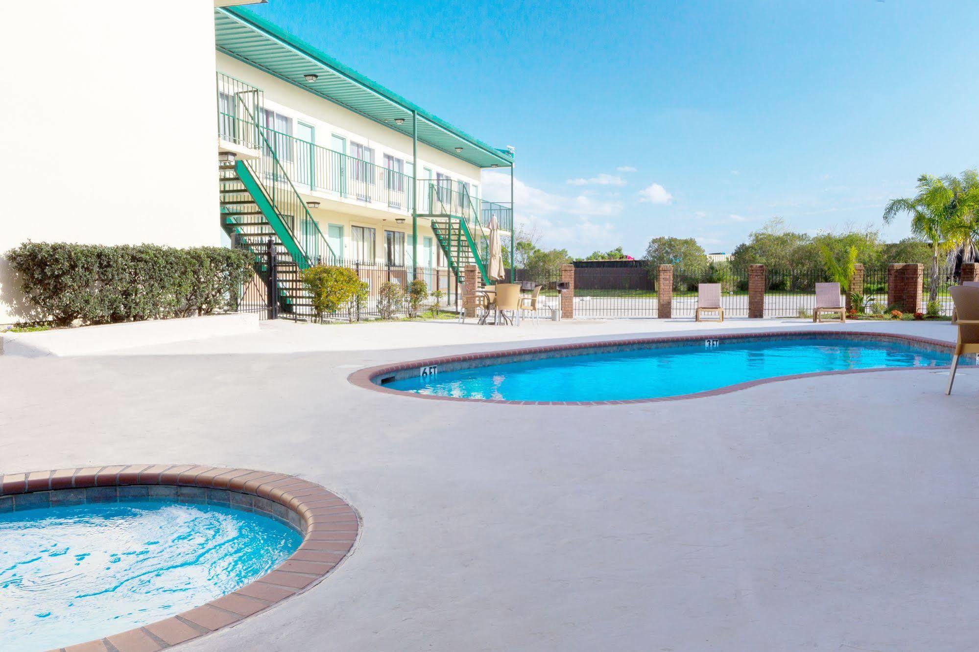 Marina Inn & Suites Chalmette-New Orleans Экстерьер фото